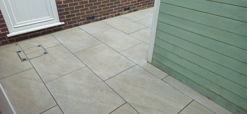 Porcelain, Composite decking, Aluminium pergola, screened fence