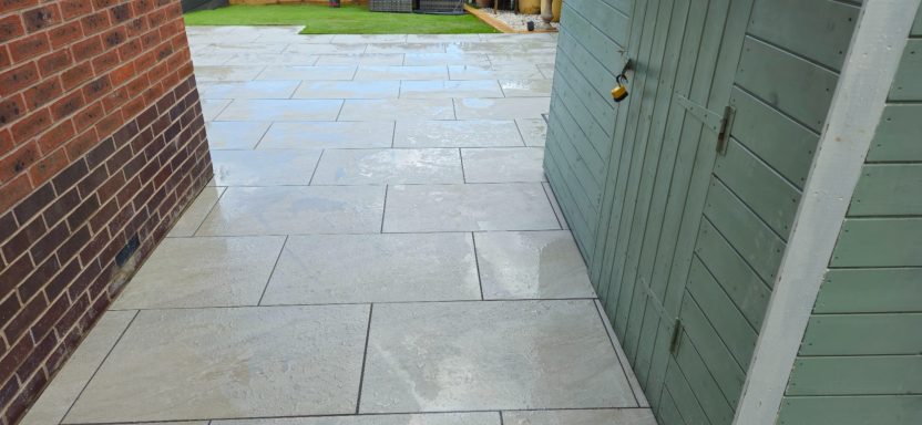 Porcelain, Composite decking, Aluminium pergola, screened fence